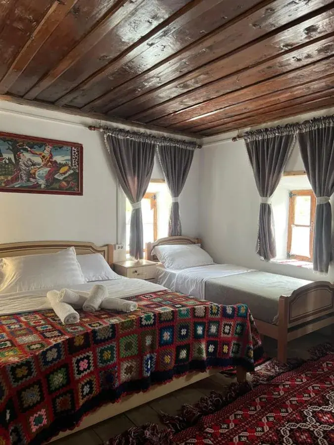 Guesthouse Kujtimi — view 2